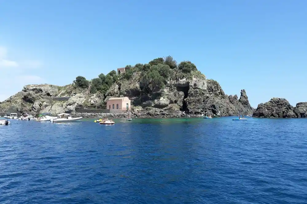 Excursion en bateau aux Rochers de Aci Castello et Aci Trezza-image-6