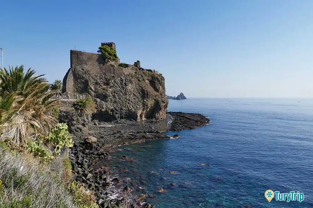 Go trekking to discover the sea stacks in Acitrezza between legend and nature-image-6